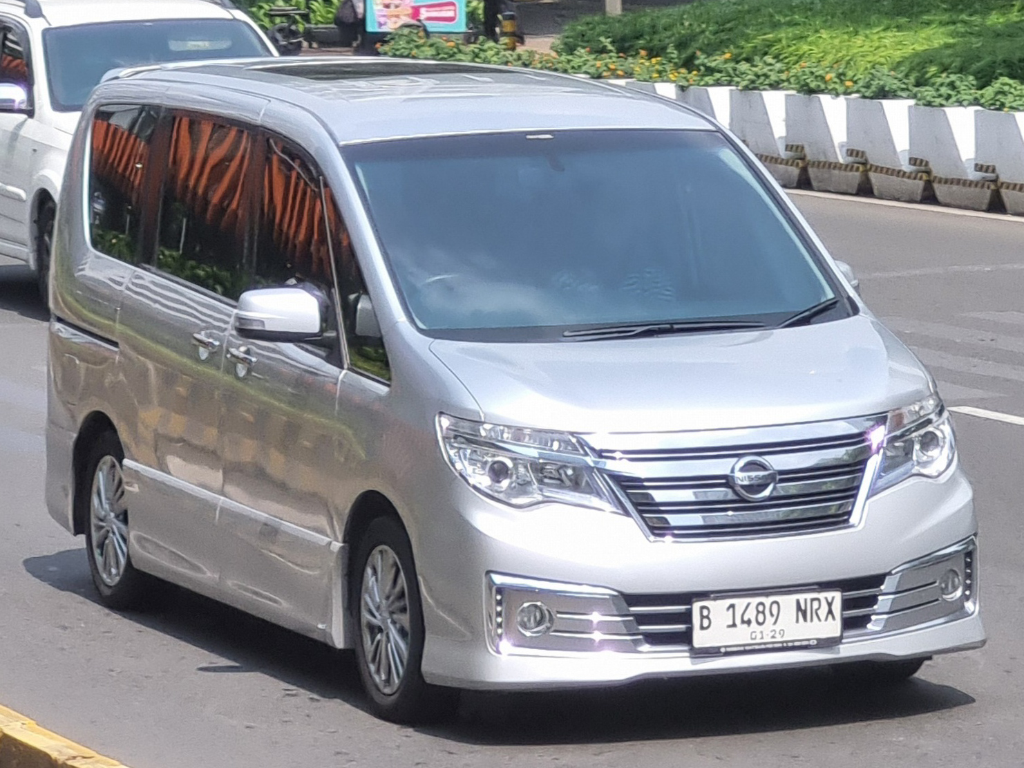 B 1489 NRX, Nissan Serena 4th gen (C26), 2010–2016