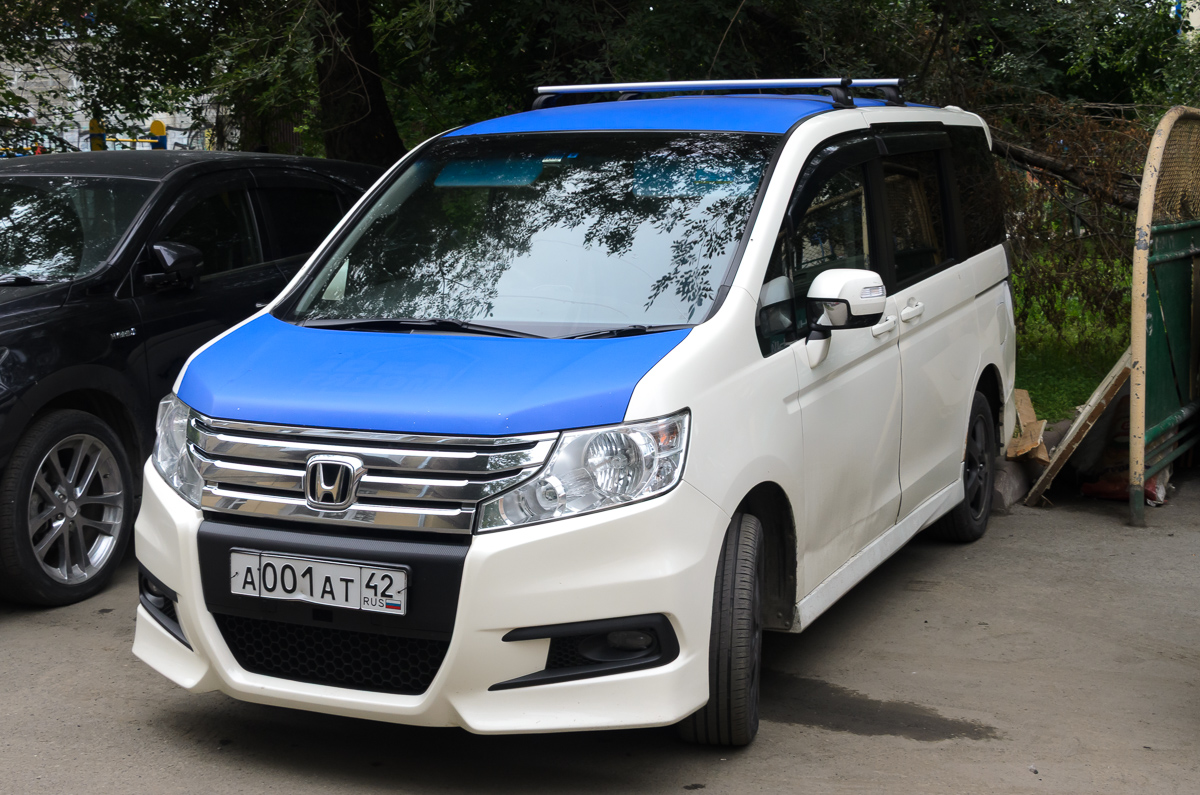 а 001 ат 42, Honda Stepwgn 4th gen Spada (RK1), 2009–2015