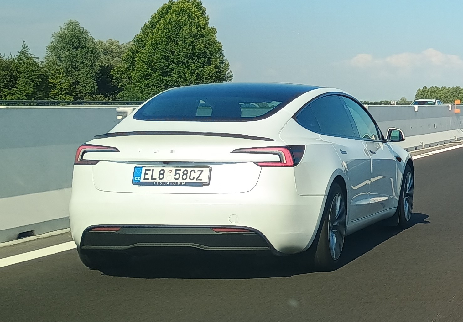 EL8 58CZ, Tesla Model 3 