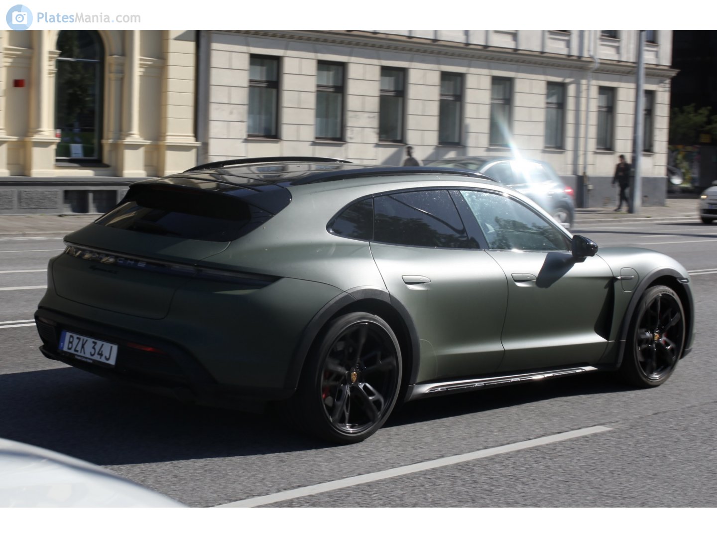 BZK 34J, Porsche Taycan 1st gen Cross Turismo (9J1), 2021–2024