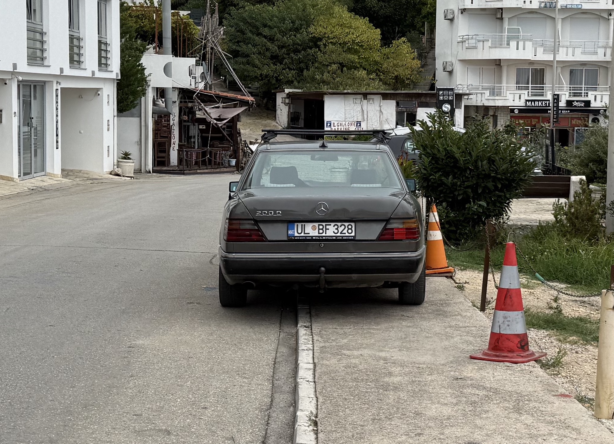 UL BF328, Mercedes-Benz E-Klasse 1st gen Sedan (W124), 1984­–1995