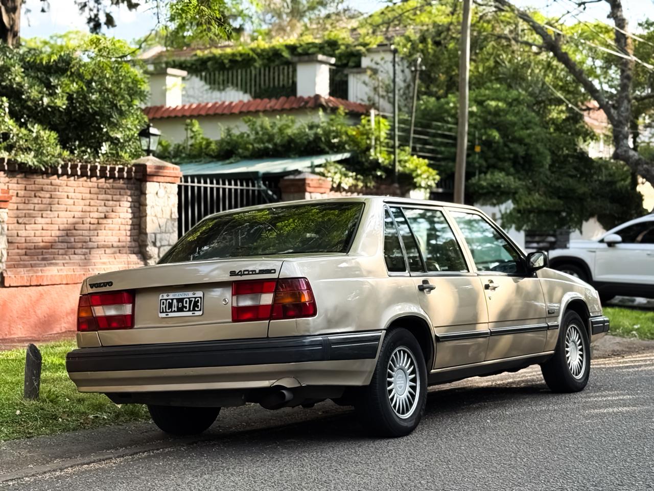 RCA 973, Volvo 940 1st gen Sedan (944), 1990–1998