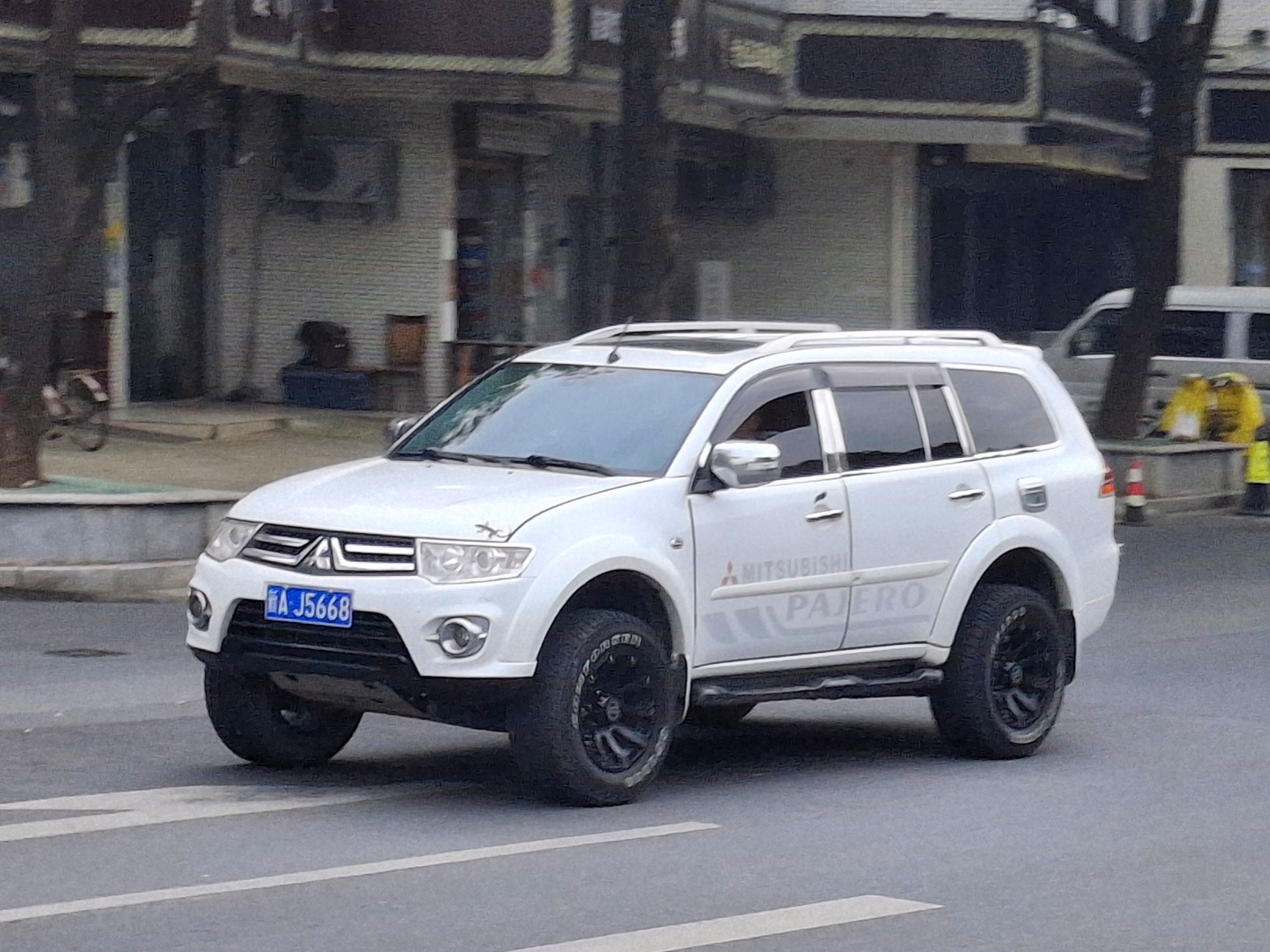新A·J5668, Mitsubishi Pajero Sport 2nd gen (KG/KH/PB), 2008–2016