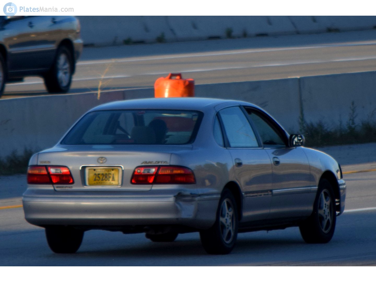 2528FA, Toyota Avalon 1st gen (XX10), 1995–1999 (–2005 for AU-market)