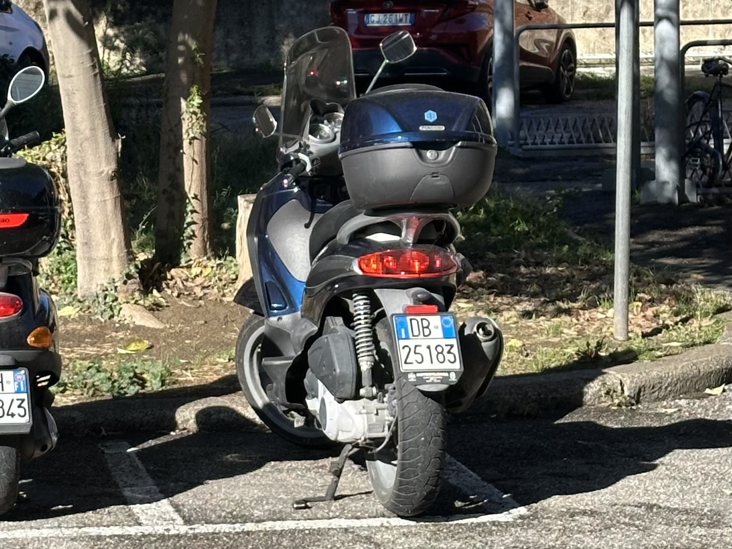 DB 25183, Piaggio Beverly 1st gen, 2001–2010