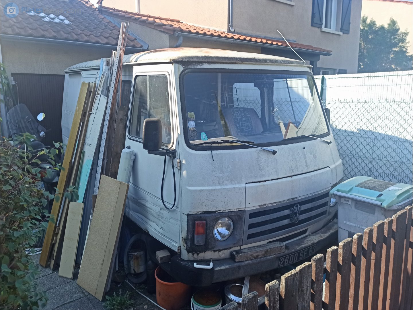 2600 SF 63, Peugeot J9 1st gen, 1980–1991