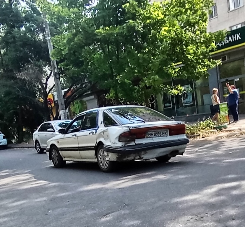 BH 0996 EK, Mitsubishi Galant 6th gen Liftback (E30), 1987–1992