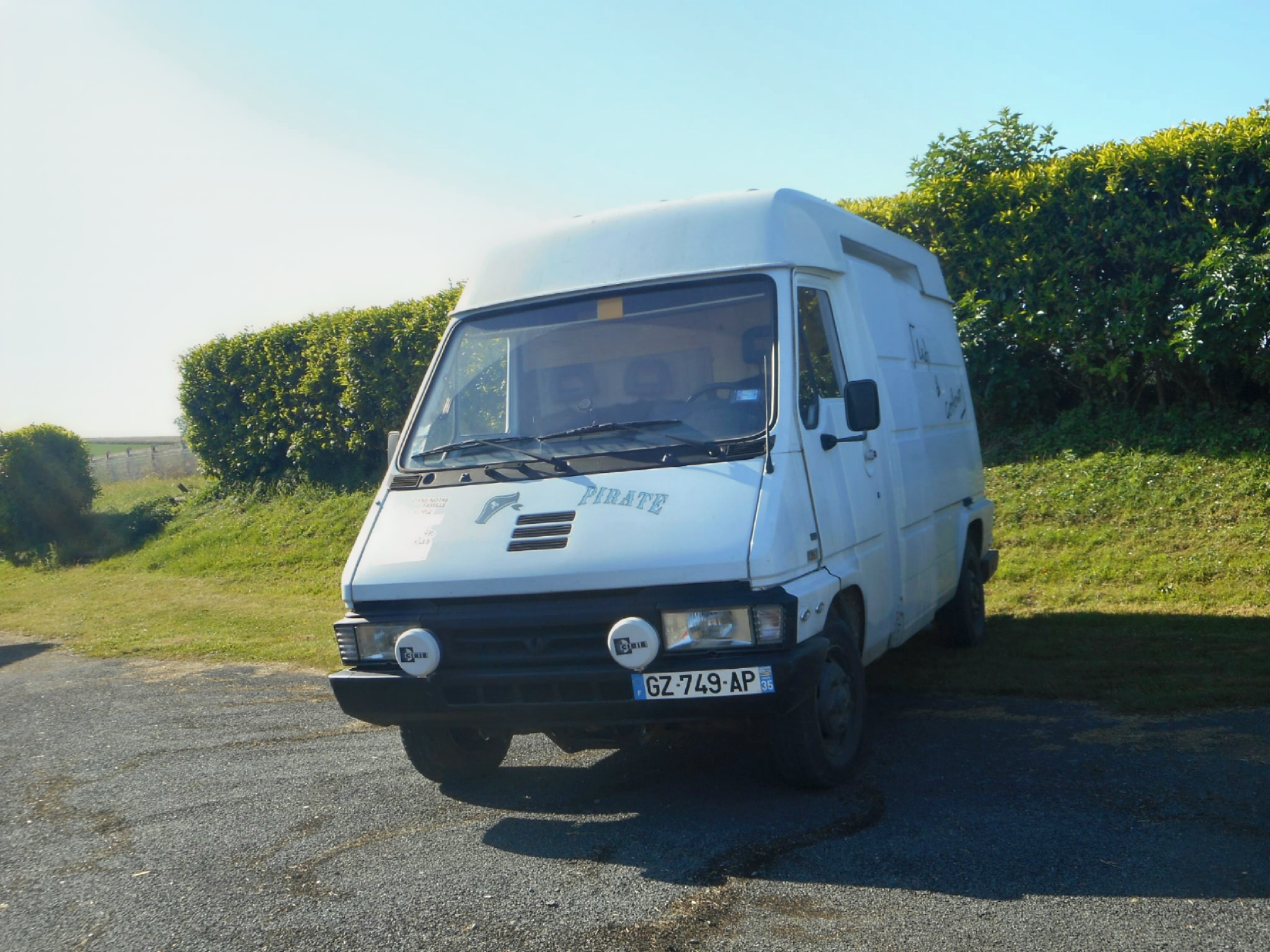 GZ-749-AP, Renault Master 1st gen Van (T/P), 1980–1997