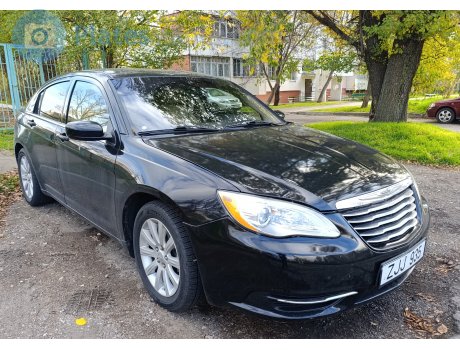 ZJJ 935, Chrysler 200