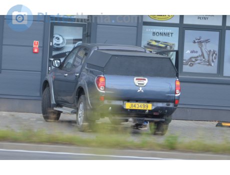 J143499, Mitsubishi L200