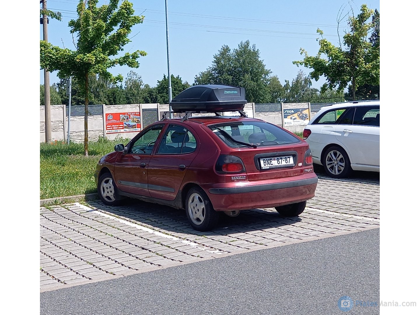 BNE 87-87, Renault Mégane 1st gen Hatch (B64), 1996–1999
