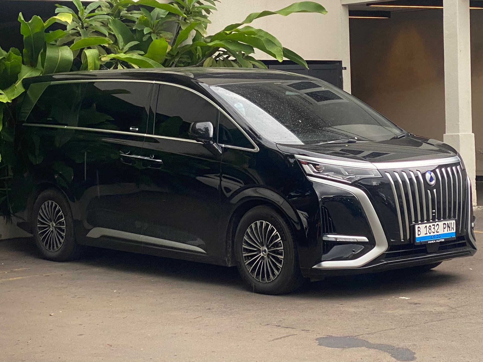 B 1832 PNW, Denza (Tengshi) D9 1st gen EV, 2023–