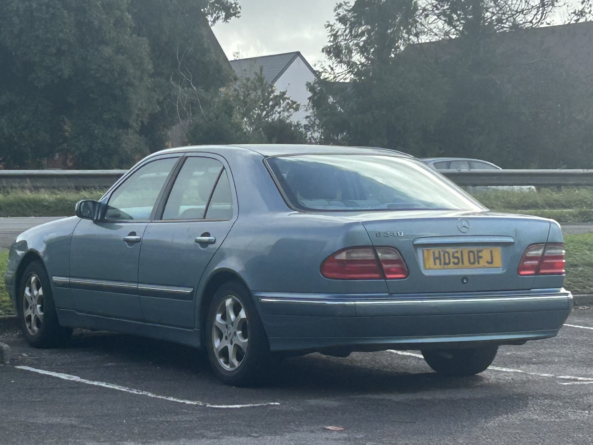 HD51OFJ, Mercedes-Benz E-Klasse 2nd gen Sedan (W210), 1995­–2002