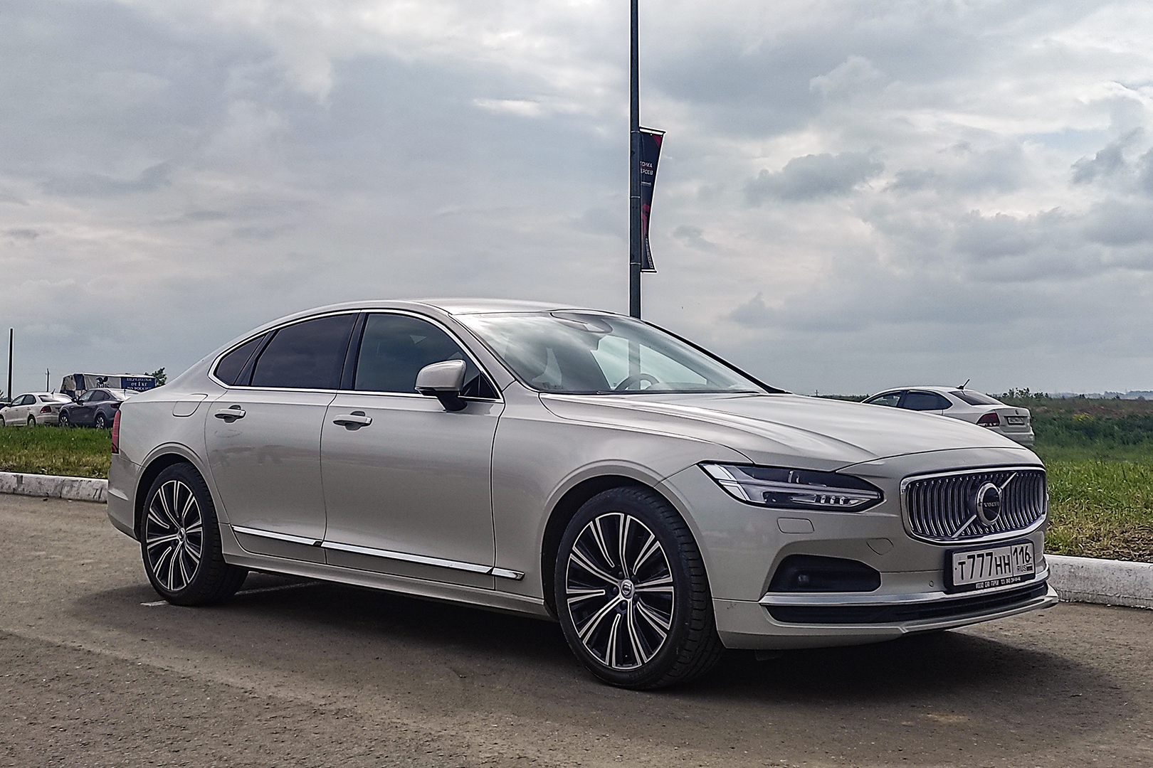 т 777 нн 116, Volvo S90 
