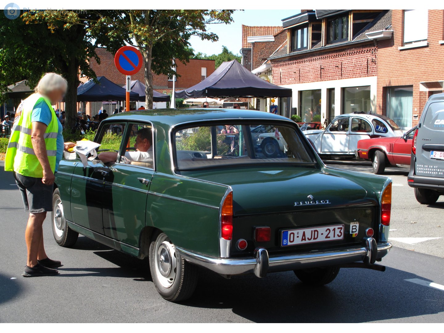 O-AJD-213, Peugeot 404 Sedan, 1960–1975