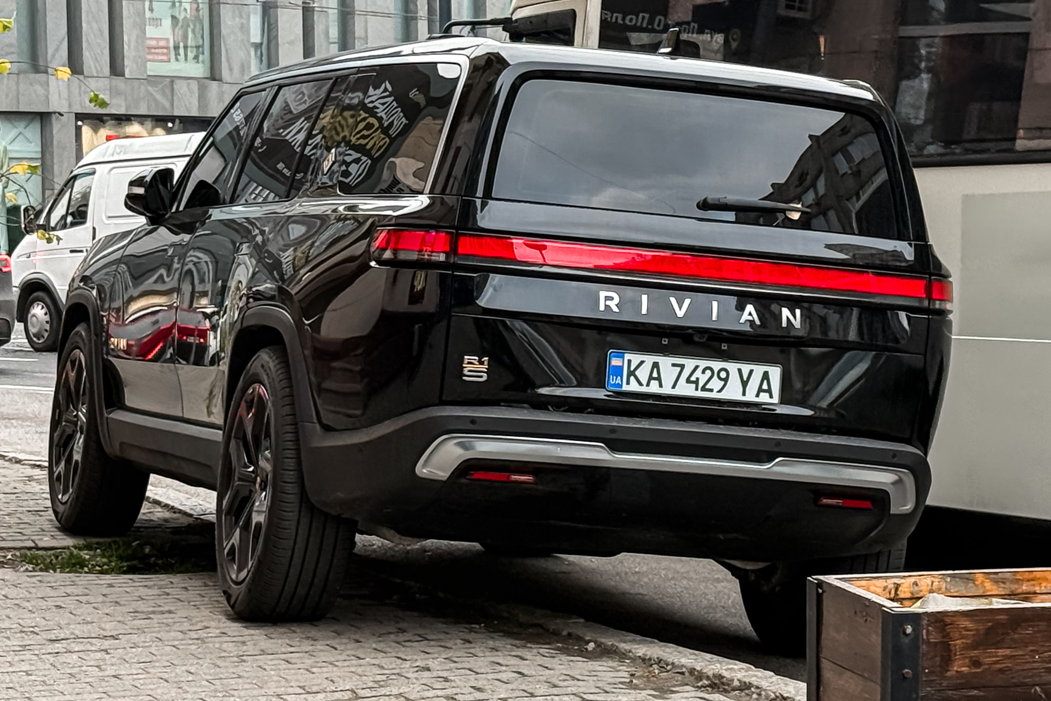 KA 7429 YA, Rivian R1S 1st gen, 2022–