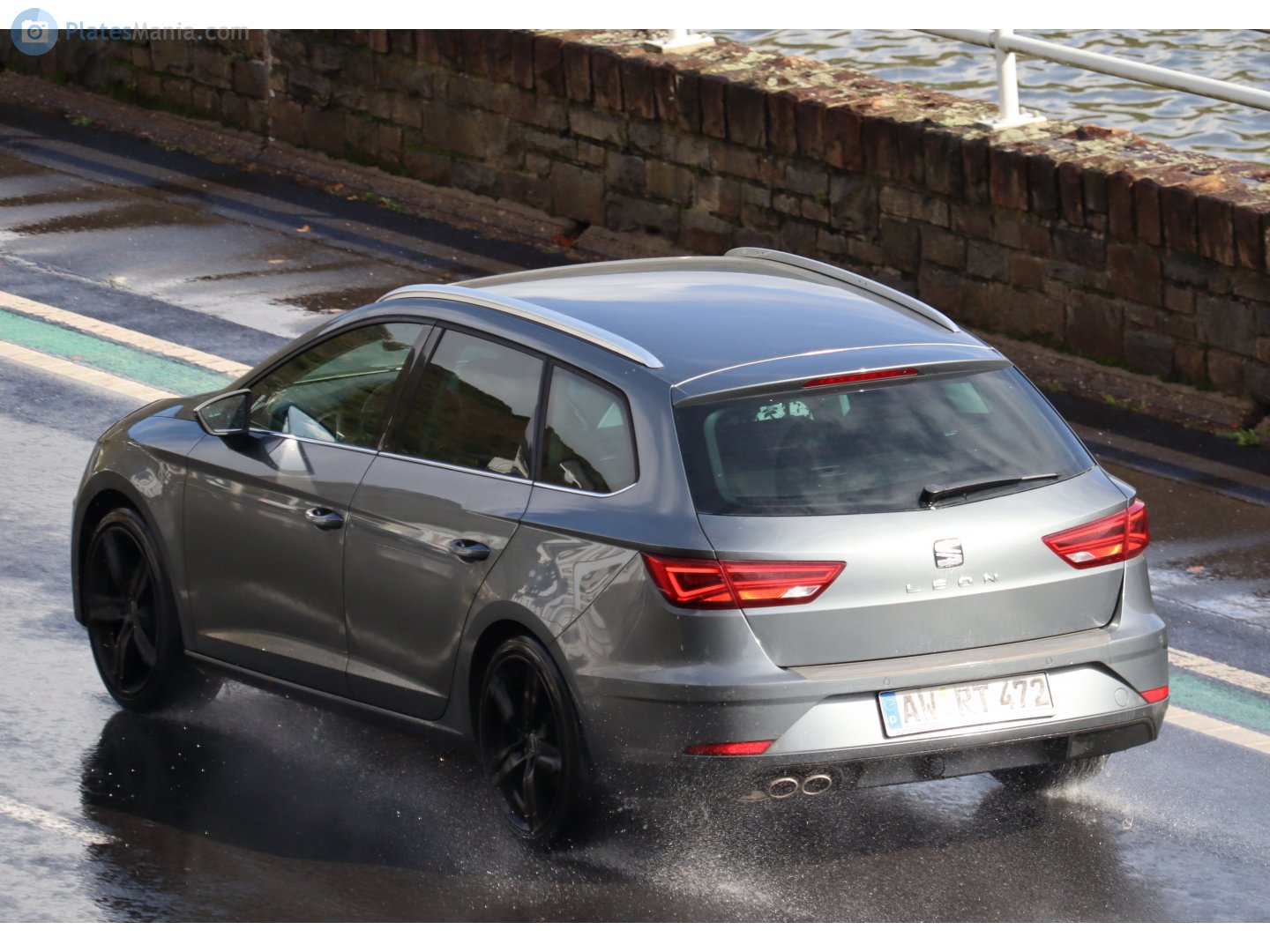 AW RT 472, SEAT León 