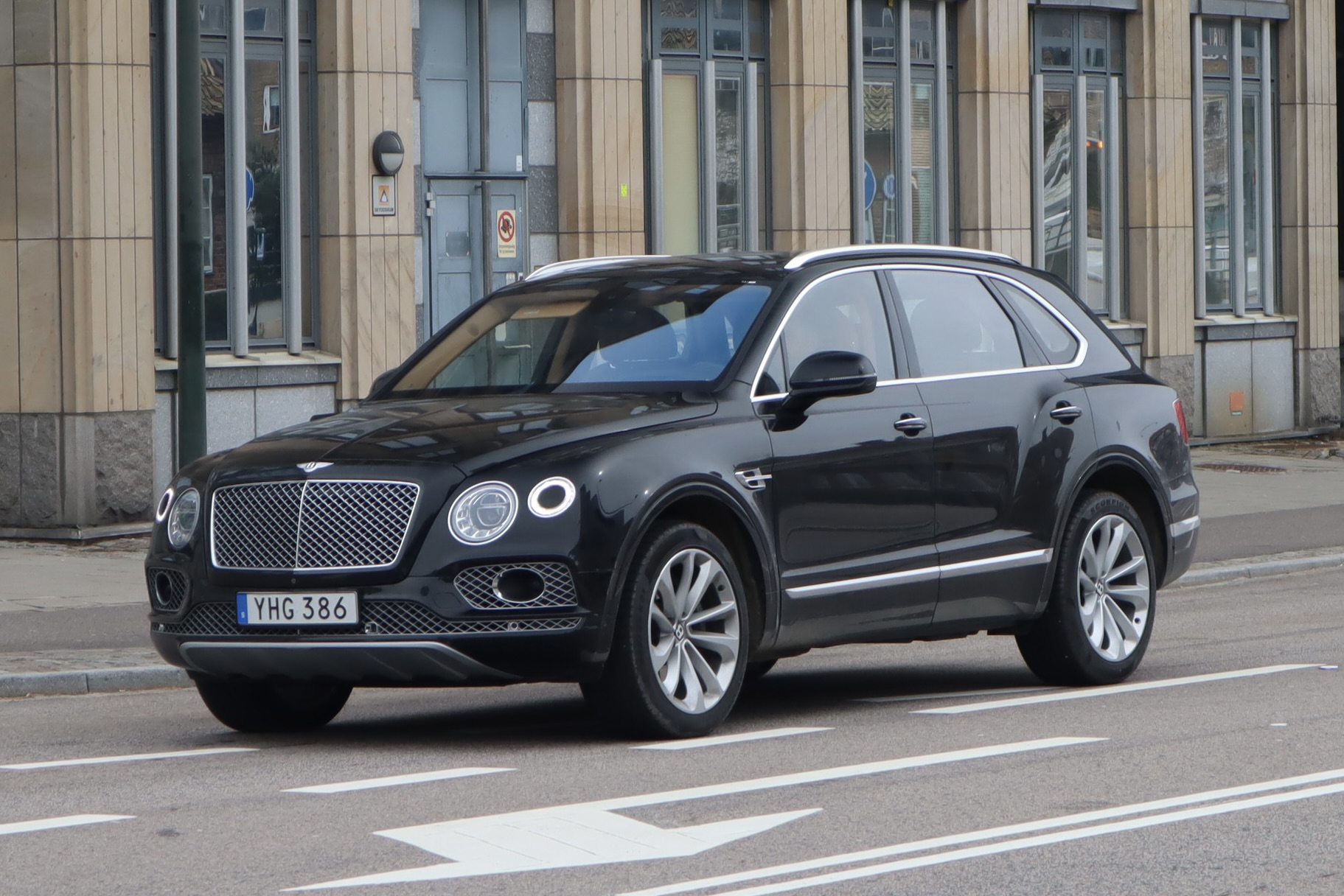 YHG 386, Bentley Bentayga 1st gen (PL71), 2016–2020