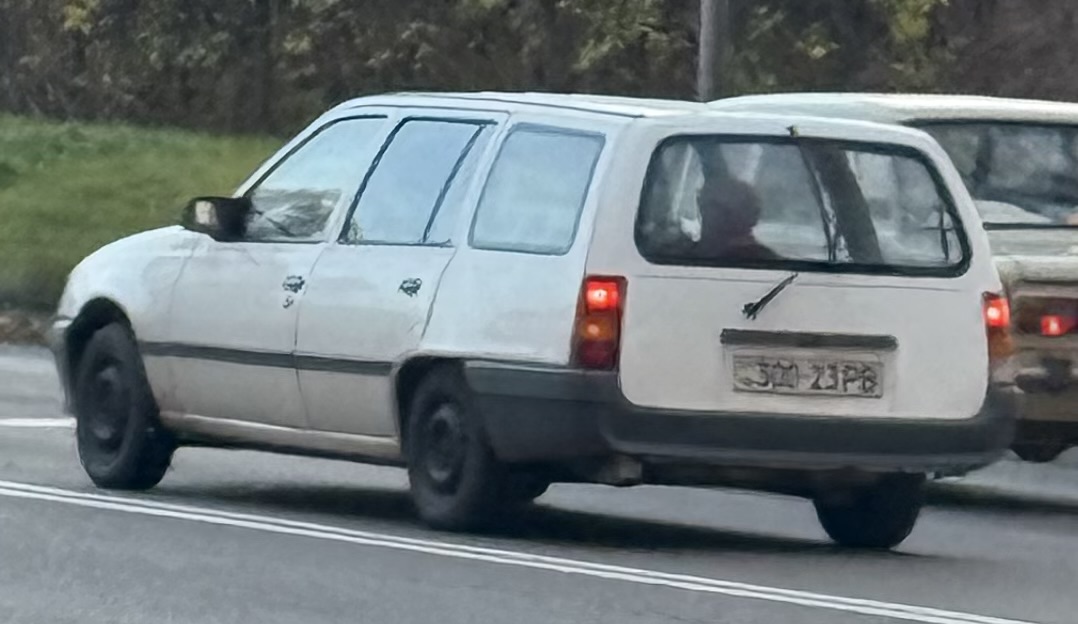 18 300-23 PB, Opel Kadett 5th gen 5-door Caravan (E; T85), 1984–1991