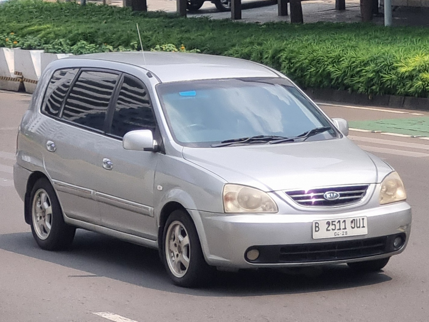 B 2511 JUI, Kia Carens 1st gen (RS), facelift, 2002–2006
