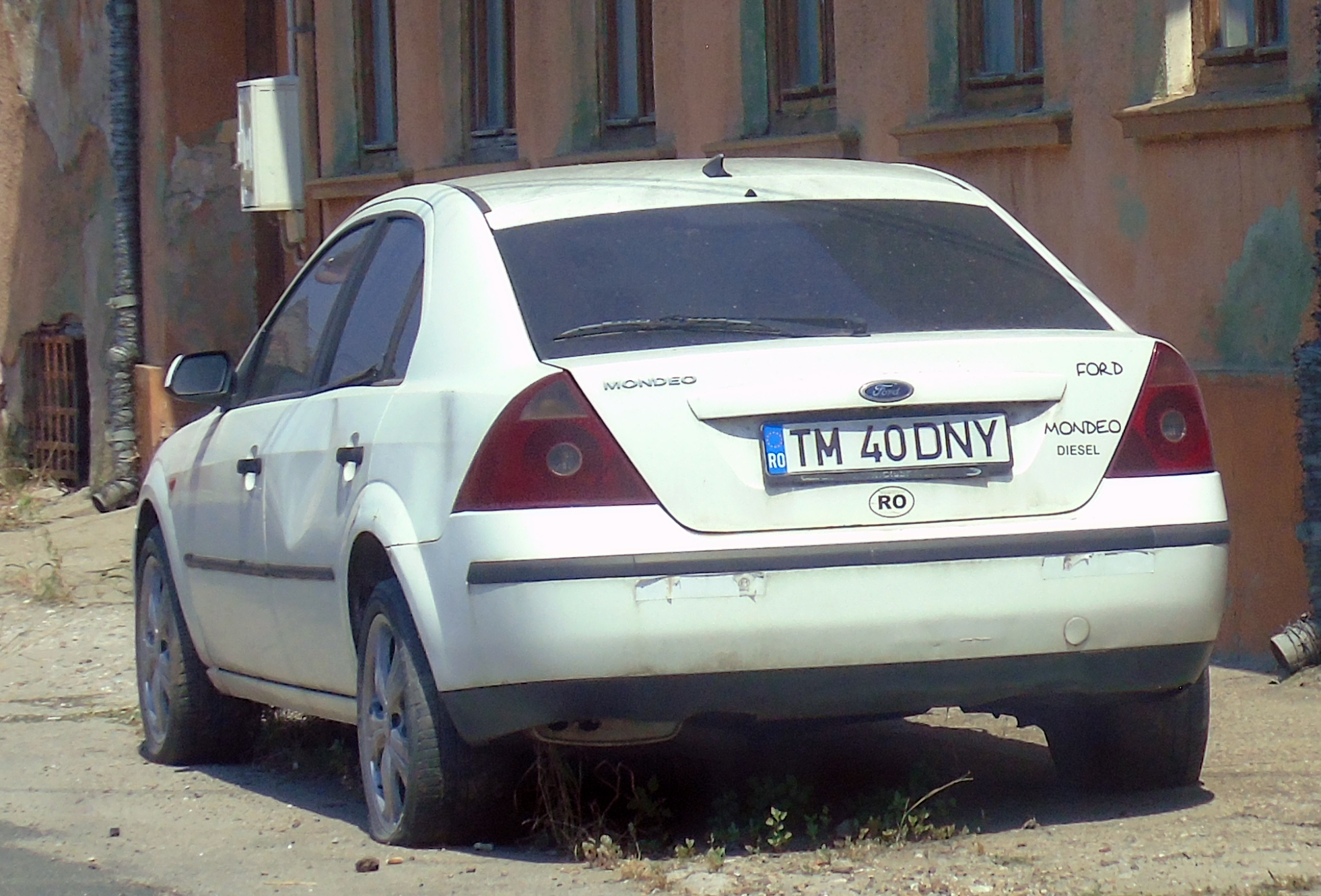 TM 40 DNY, Ford Mondeo 2nd gen Sedan/Liftback (Mk3; CD132), 2000–2007