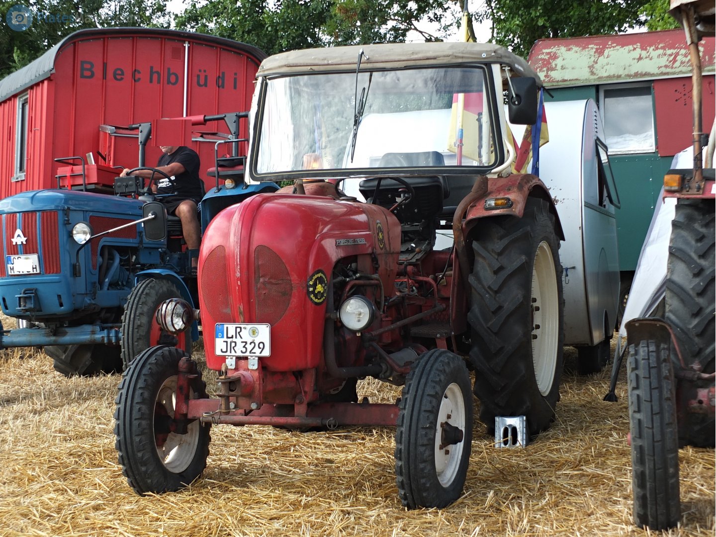 LR JR 329, Porsche Junior 