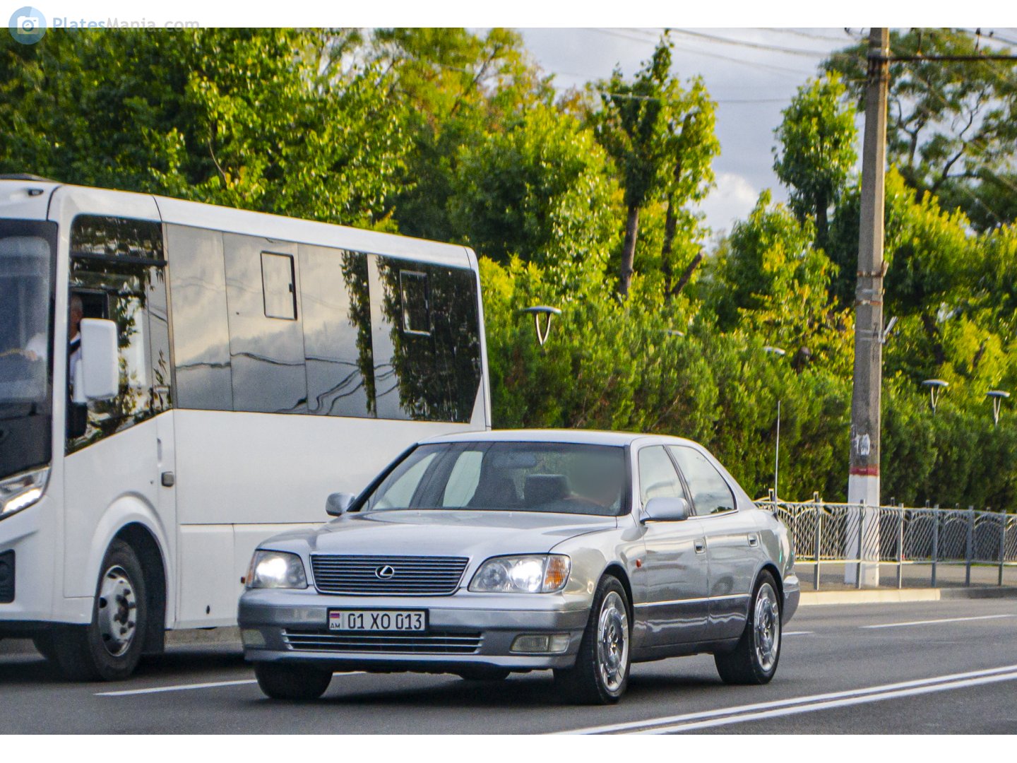 01 XO 013, Lexus LS 2nd gen (XF20), 1994–2000