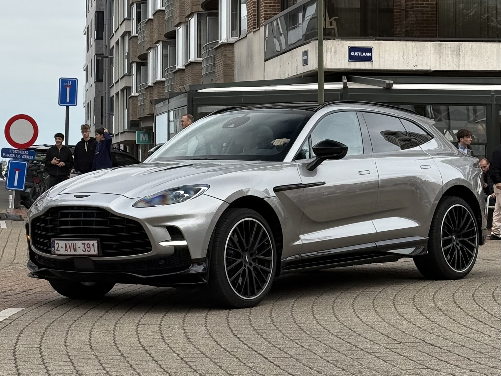 2-AVW-391, Aston Martin DBX DBX707, 2022–
