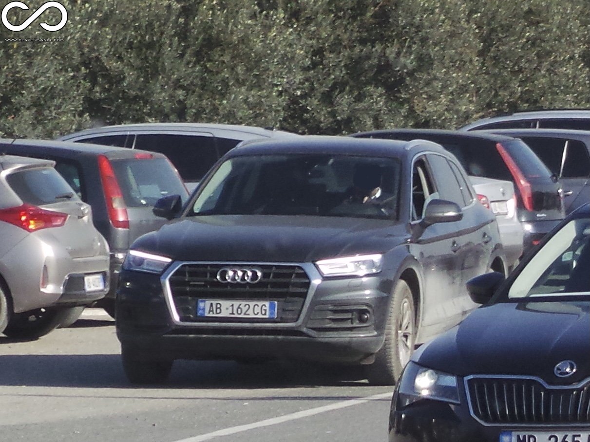 AB 162 CG, Audi Q5 2nd gen SUV (FYB), 2017–2020