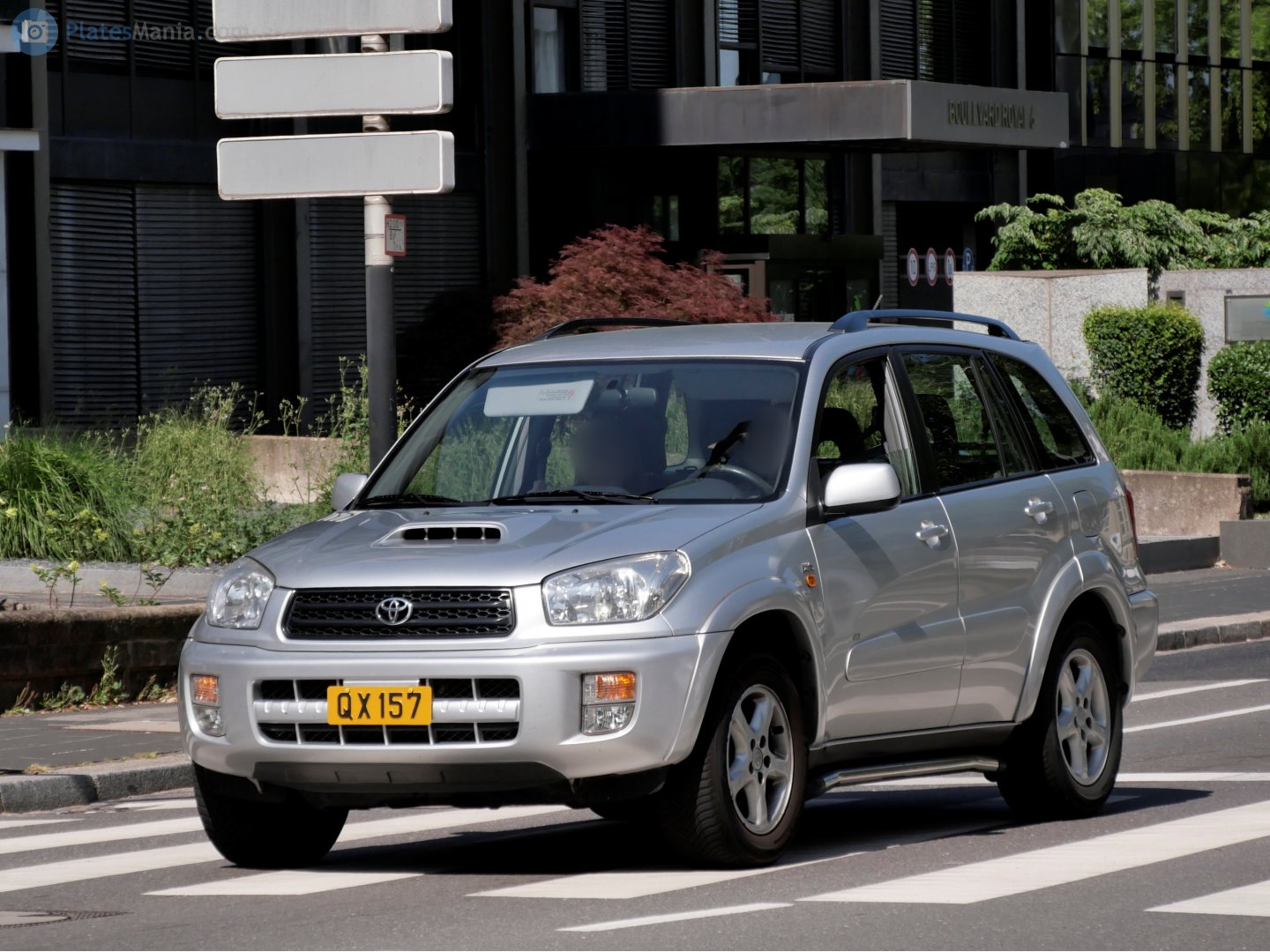 QX 157, Toyota RAV4 2nd gen 5-door SUV (XA20), 2000–2005