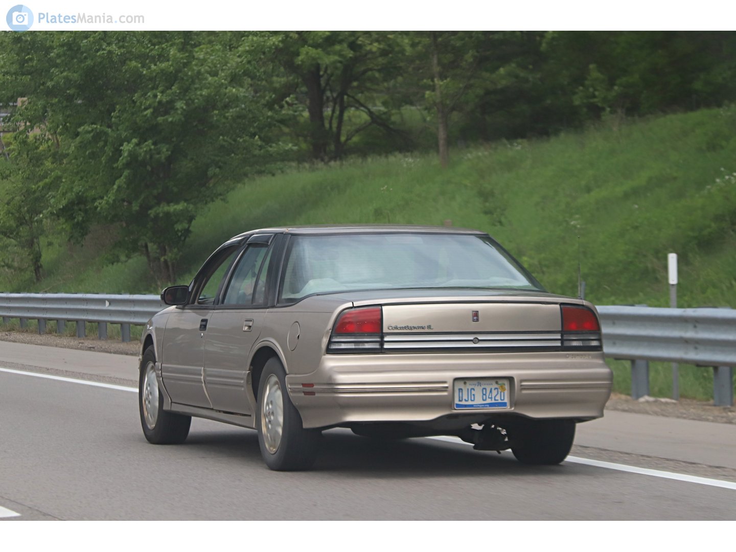 DJG 8420, Oldsmobile Cutlass 6th gen Supreme Sedan, facelift, 1990–1997