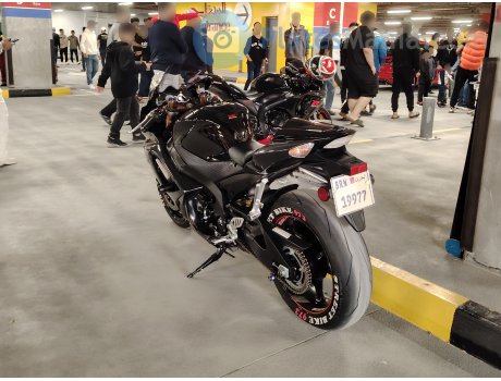 19977, Suzuki GSX-R Series