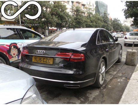 YL15 CZC, Audi A8