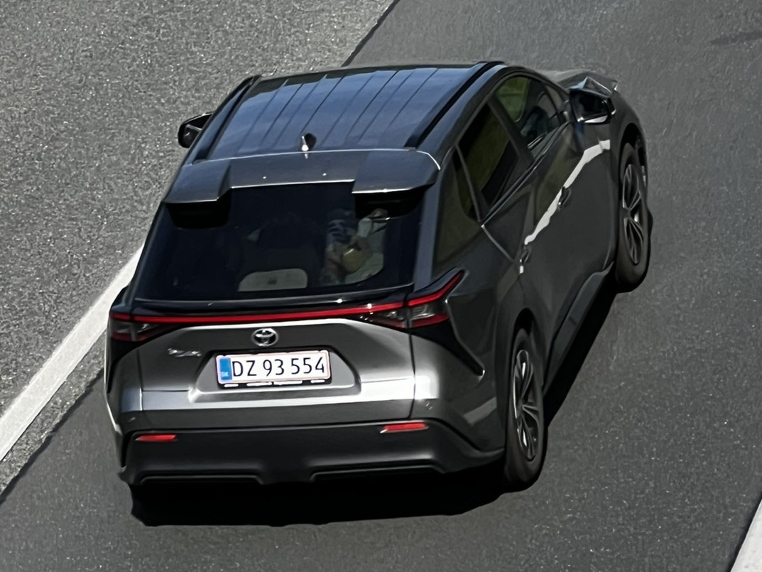 DZ 93554, Toyota bZ4X 1st gen (EA10), 2022–