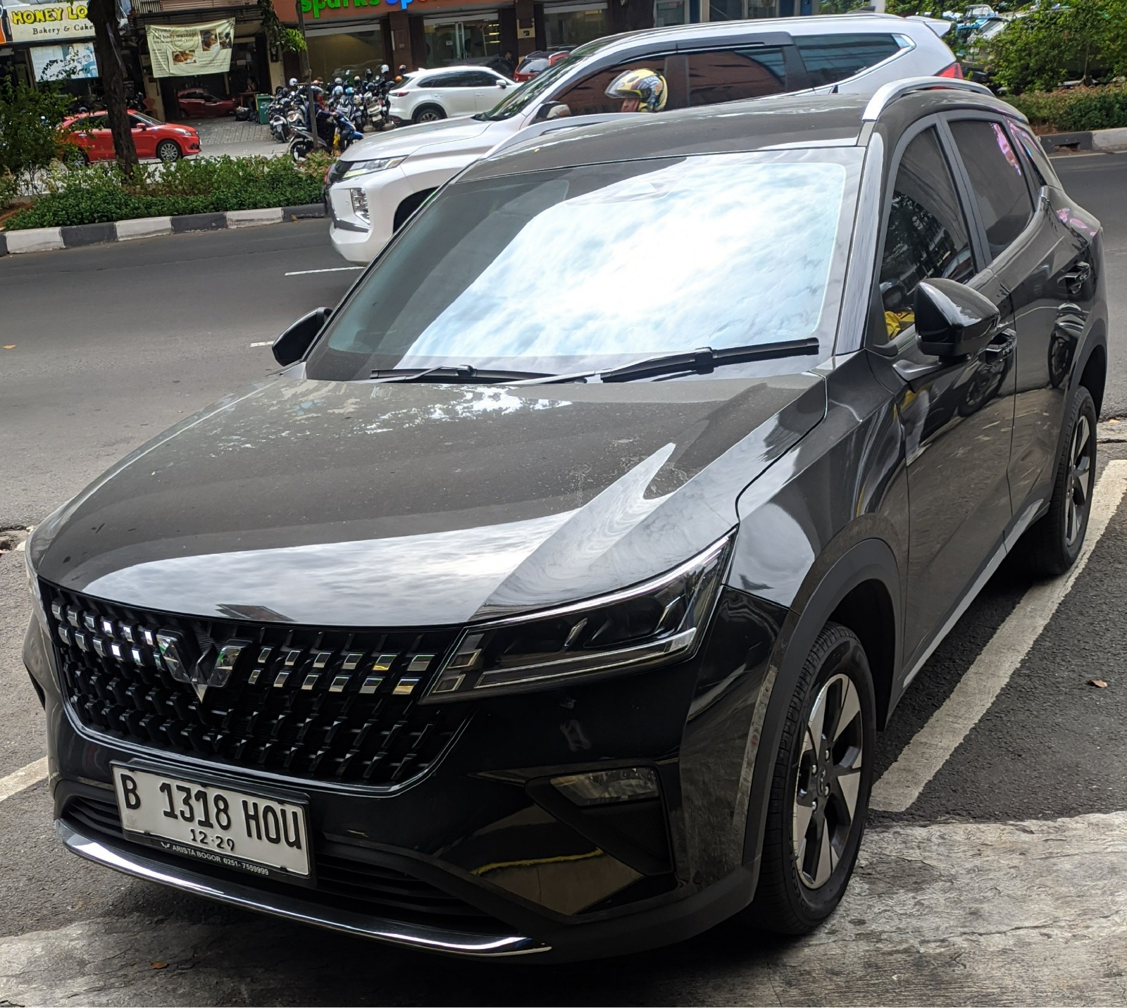B 1318 HOU, Wuling Alvez 