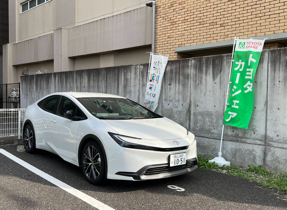 郡山 300 や 1051, Toyota Prius 5th gen (XW60), 2022–