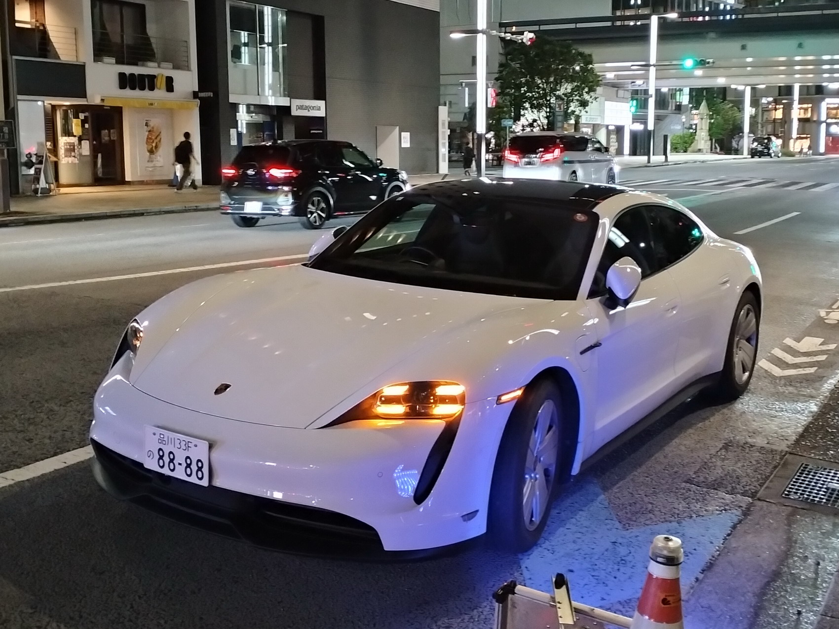 品川 33F の 8888, Porsche Taycan 1st gen Sedan (9J1), 2019–2024