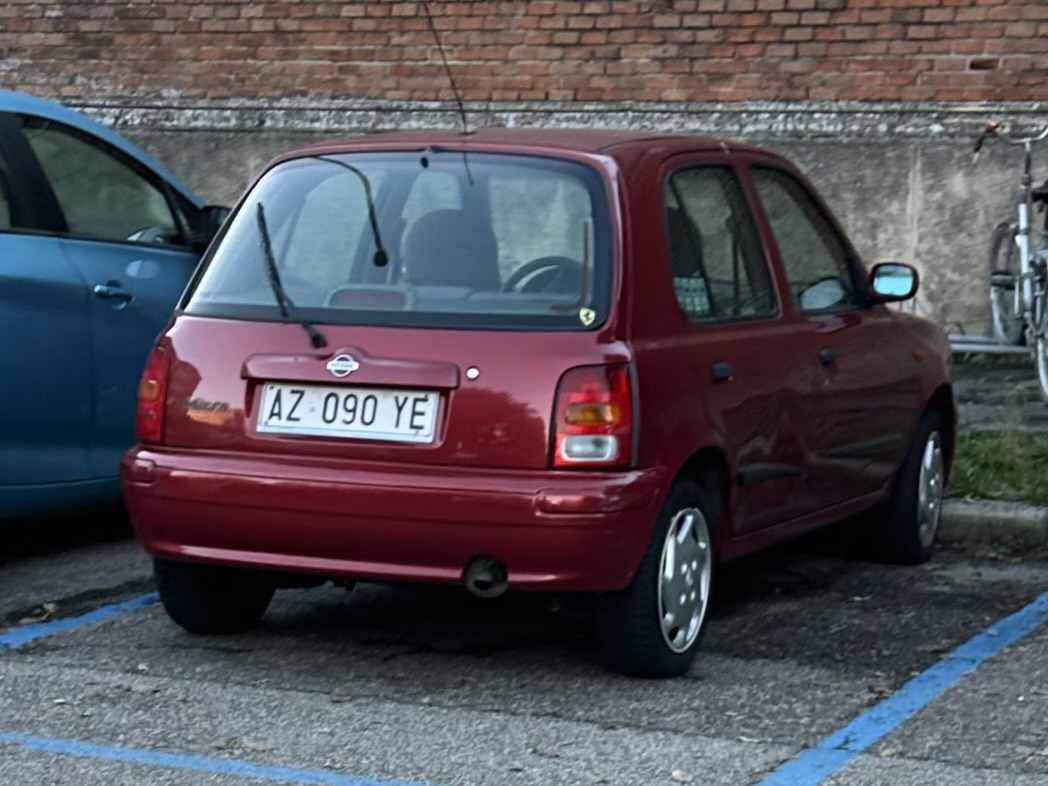 AZ 090 YE, Nissan Micra 2nd gen 5-door Hatch (K11), 1992–2003