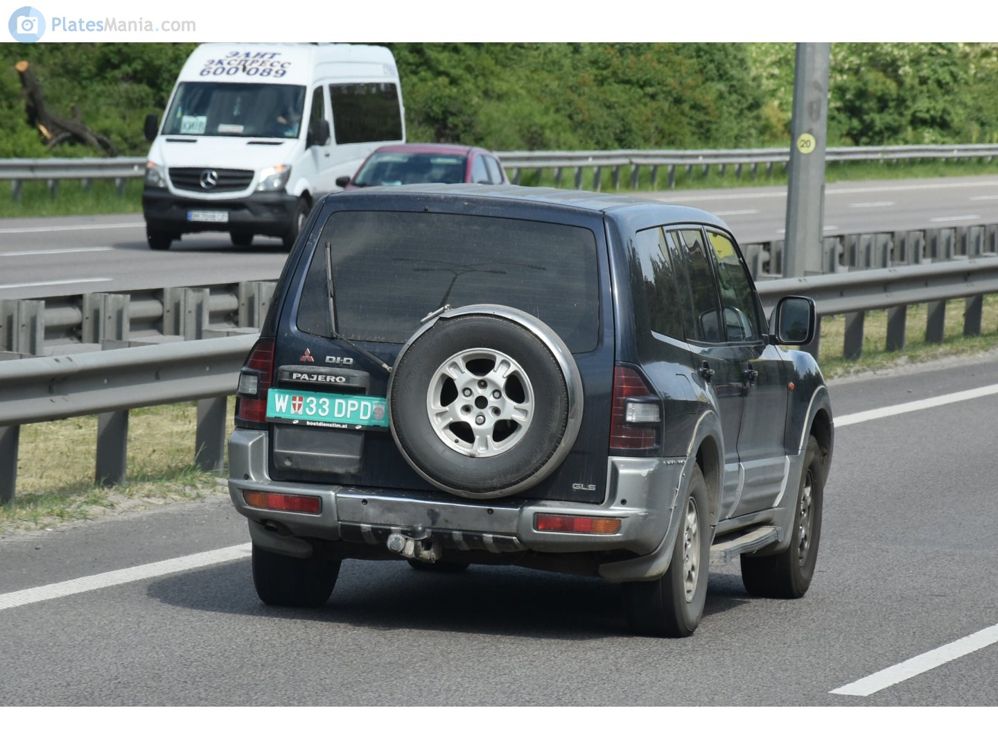 W 33 DPD, Mitsubishi Pajero 
