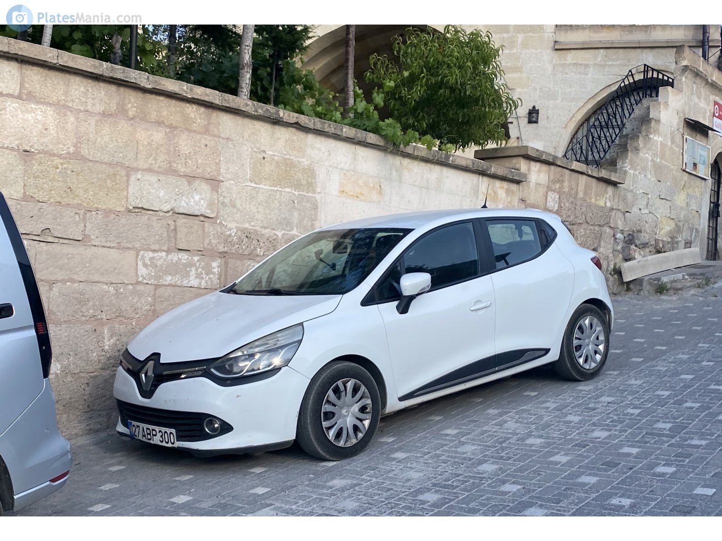 27 ABP 300, Renault Clio 4th gen Hatch (B98), 2012–2020