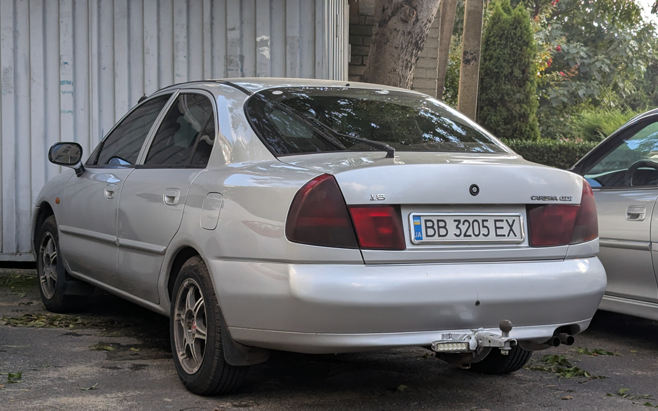 BB 3205 EX, Mitsubishi Carisma 1st gen Sedan (DA1A), 1995–2001