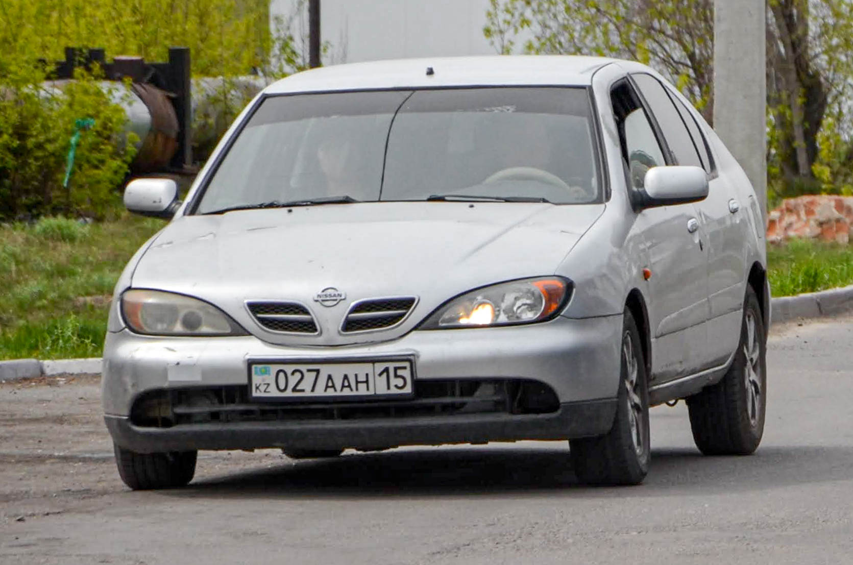 027 AAH 15, Nissan Primera 2nd gen Sedan/Liftback (P11), facelift, 1999–2002