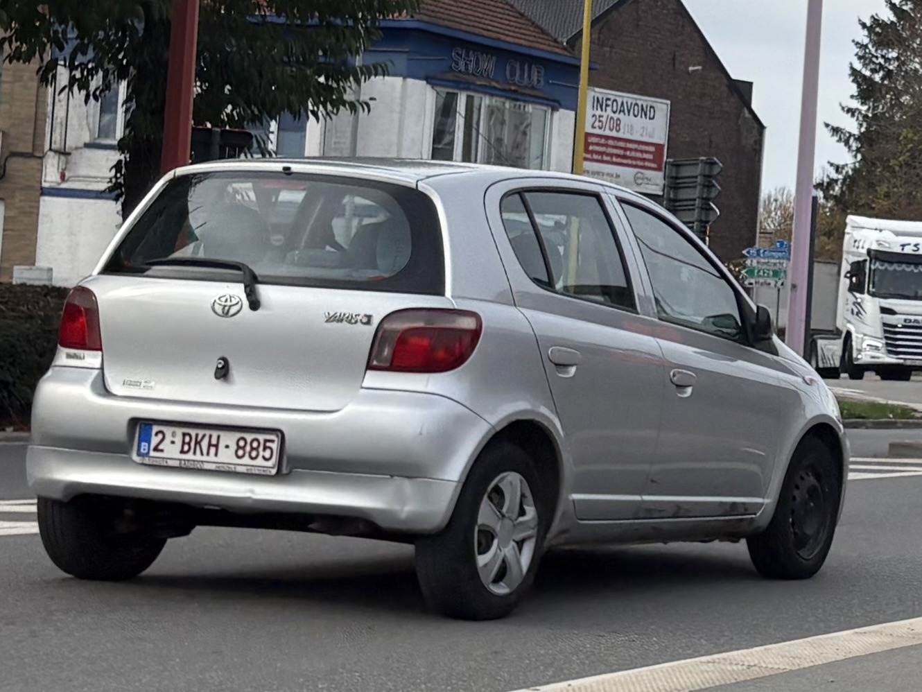 2-BKH-885, Toyota Yaris 