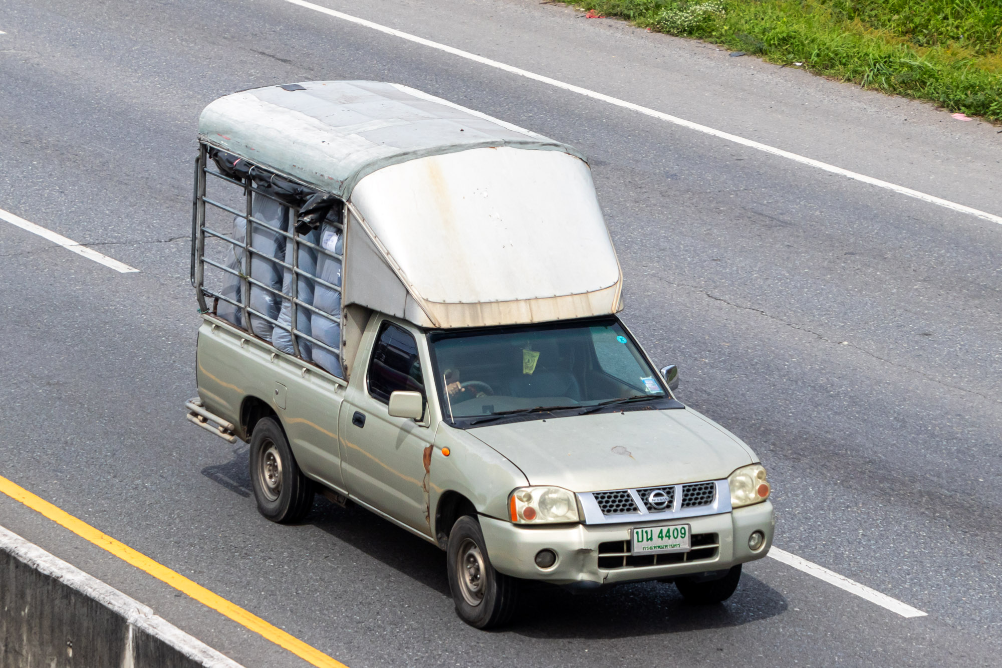 ปน 4409, Nissan Navara 2nd gen (D22), facelift, 2001–2005 (–2015 for AU-market)