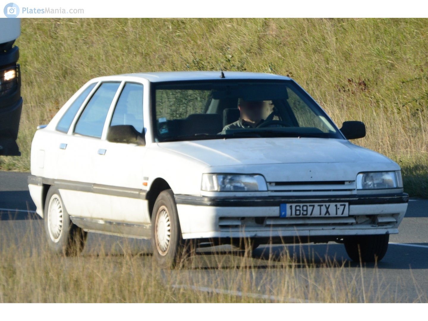 1697 TX 17, Renault 21 1st gen Liftback (B48), 1989–1995