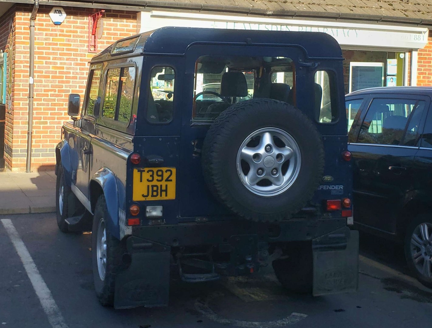 T392JBH, Land Rover Defender 1st gen 90
