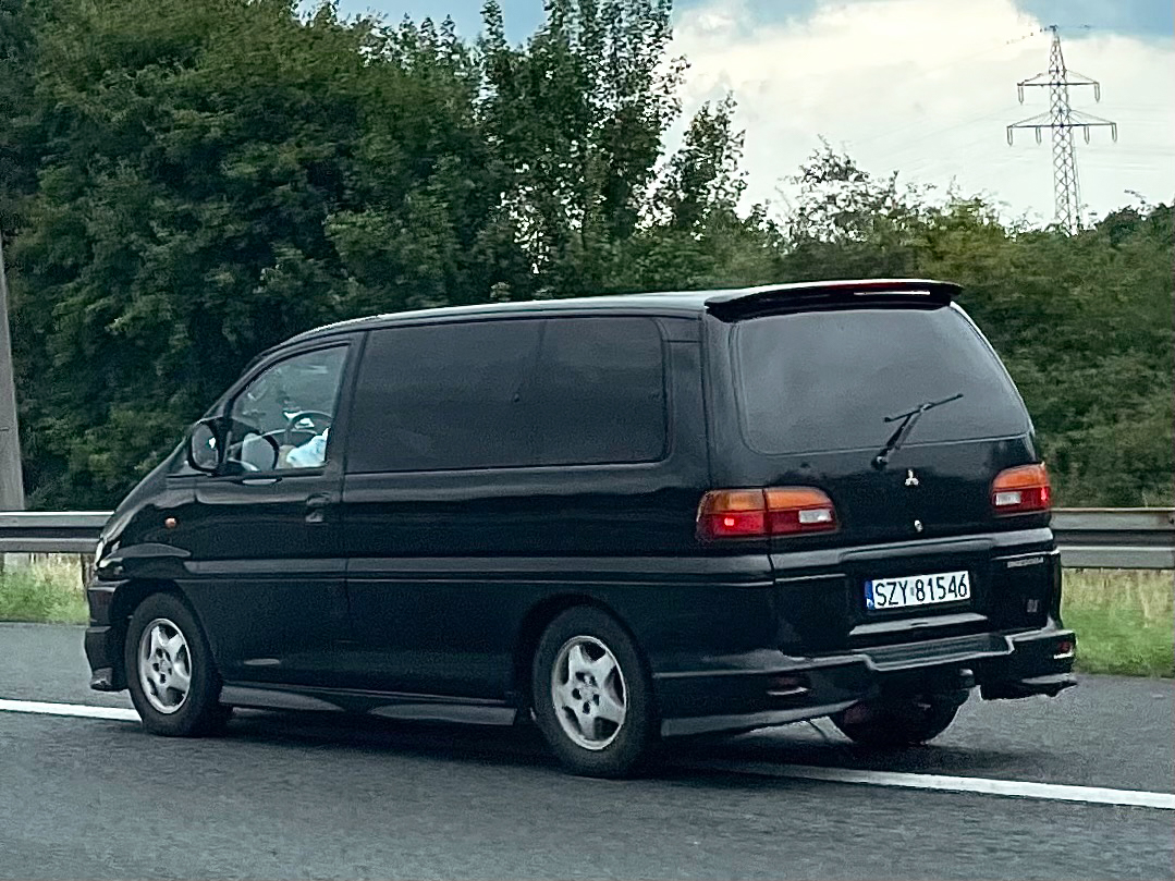 SZY 81546, Mitsubishi Space Gear 1st gen (L400), 1994–2003