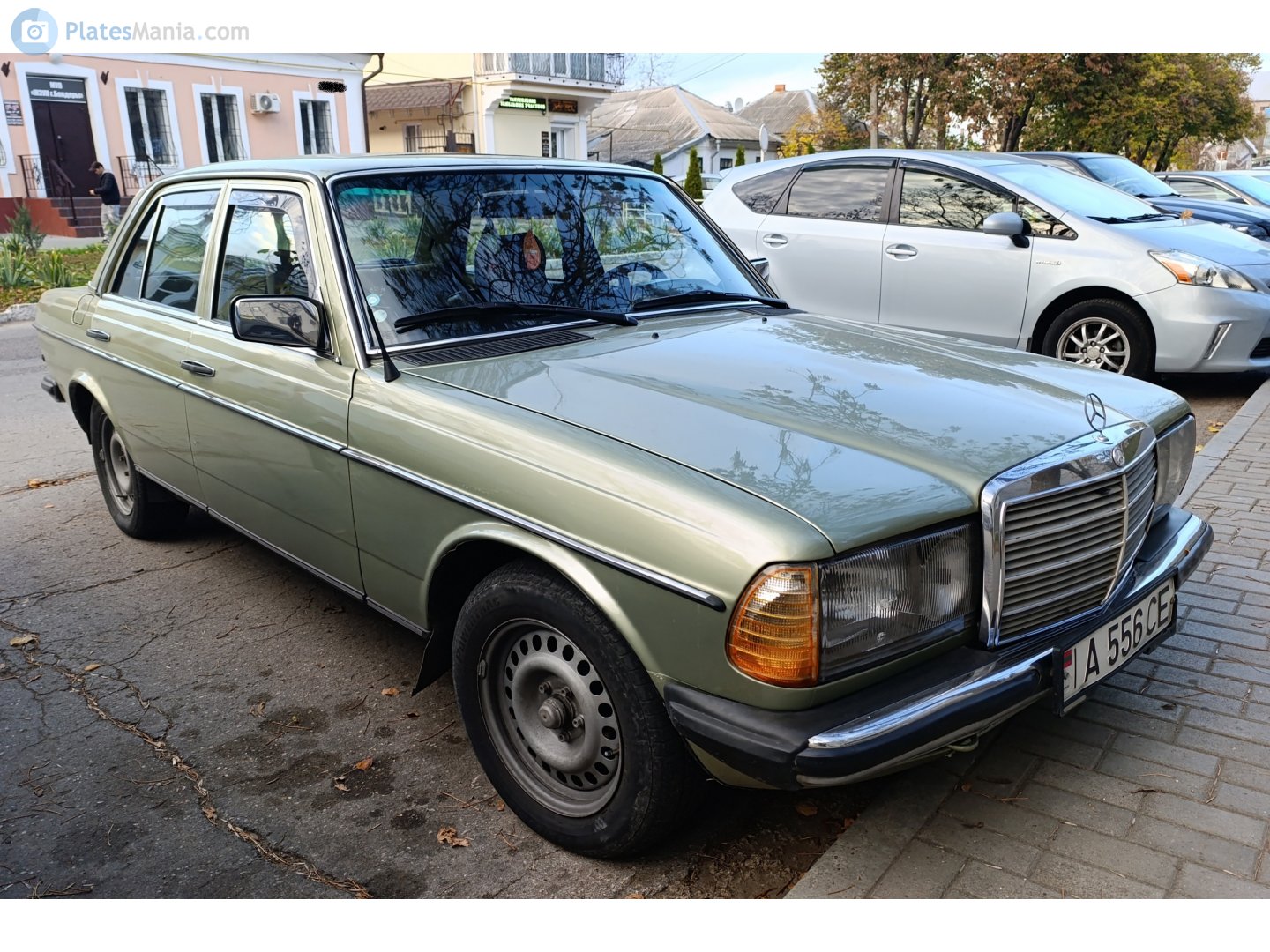 A 556 CE, Mercedes-Benz E-Klasse 200–300 Sedan (W123), 1975­–1986