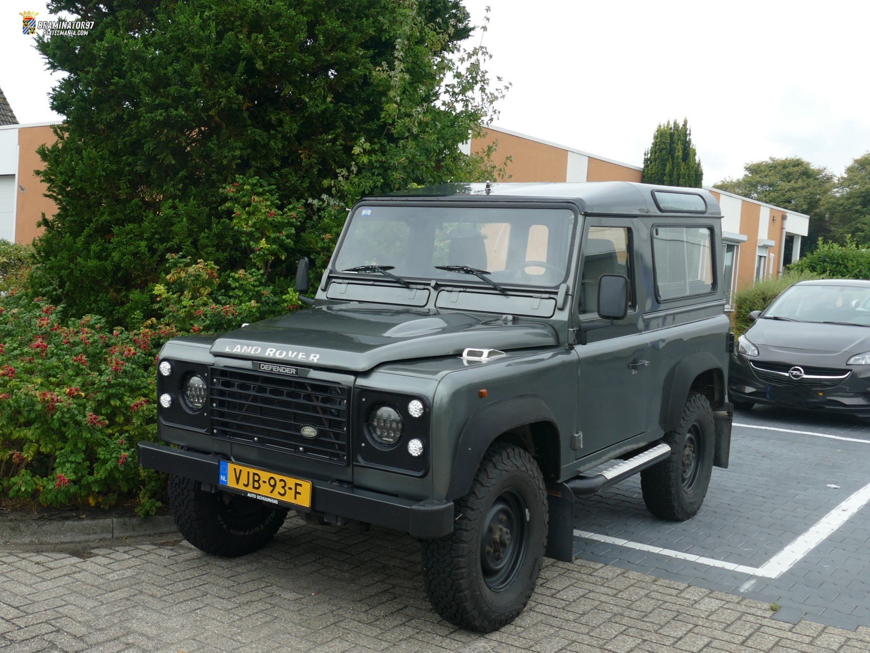 VJB-93-F, Land Rover Defender 1st gen 90