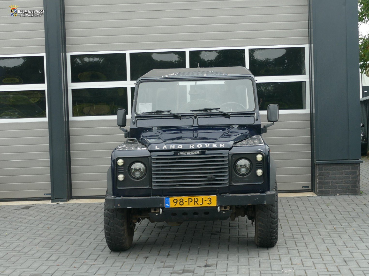 98-PRJ-3, Land Rover Defender 1st gen 90